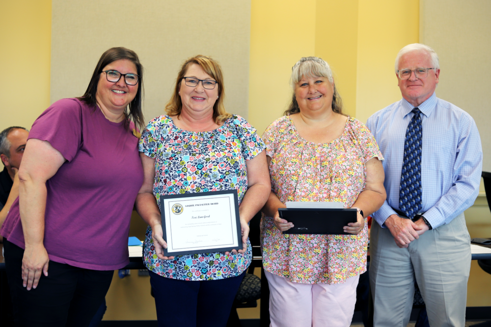 Teri Lunsford and Angela Byerley Receive Sandite Pacesetter Award